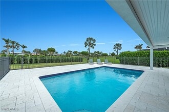 595 Wedge Dr in Naples, FL - Building Photo - Building Photo