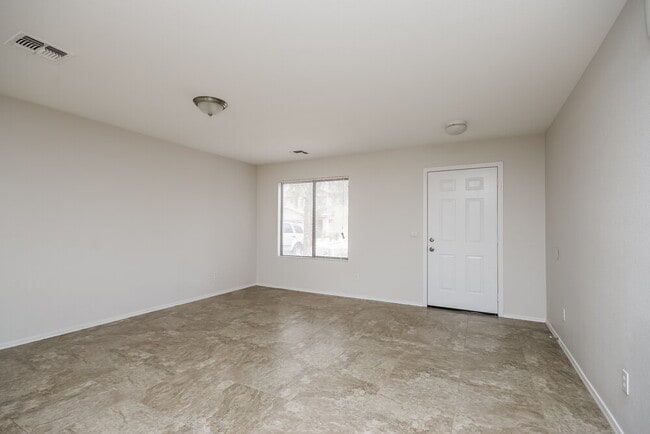 9415 Virginia Ave in Phoenix, AZ - Foto de edificio - Building Photo