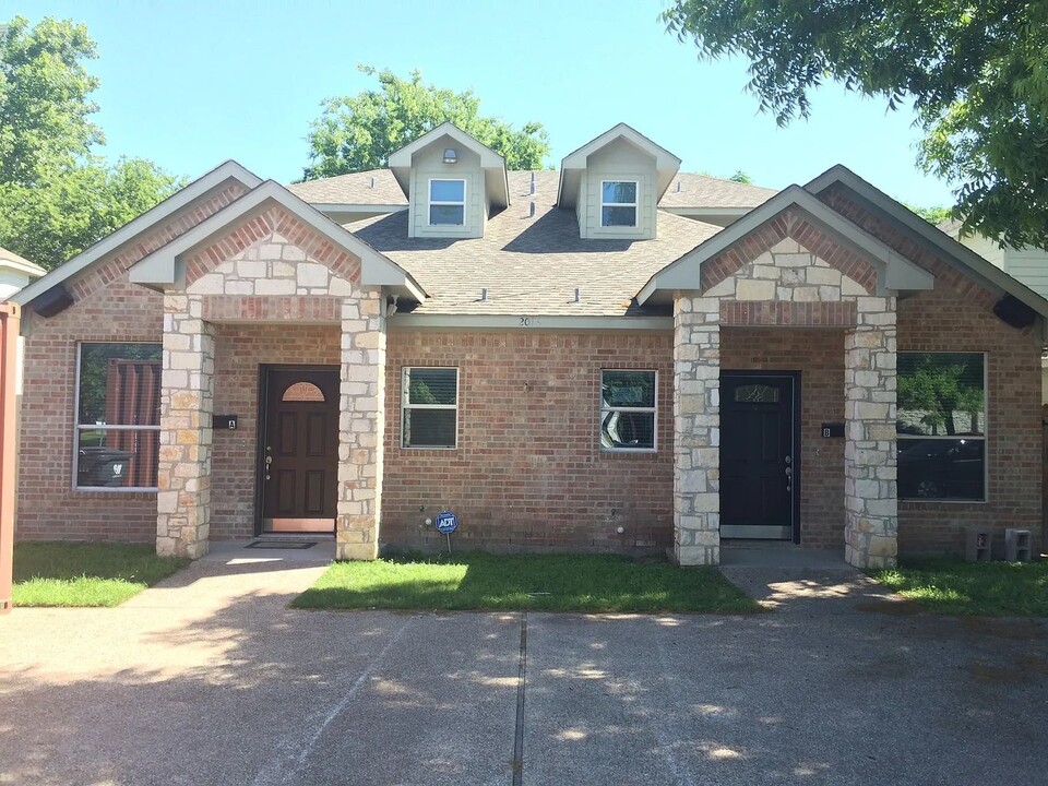 2016 S 8th St in Waco, TX - Building Photo