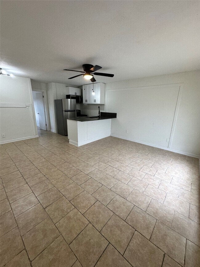 7610 Red Robin Ln in Houston, TX - Building Photo - Building Photo
