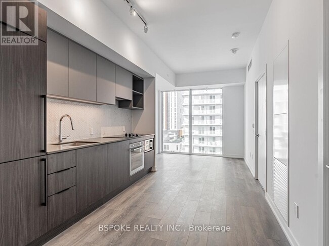property at 82-2082 Dalhousie St