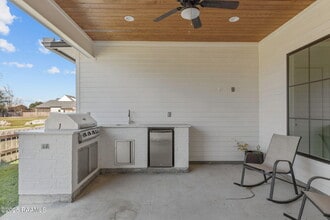 110 Shadow Bnd Dr in Broussard, LA - Building Photo - Building Photo