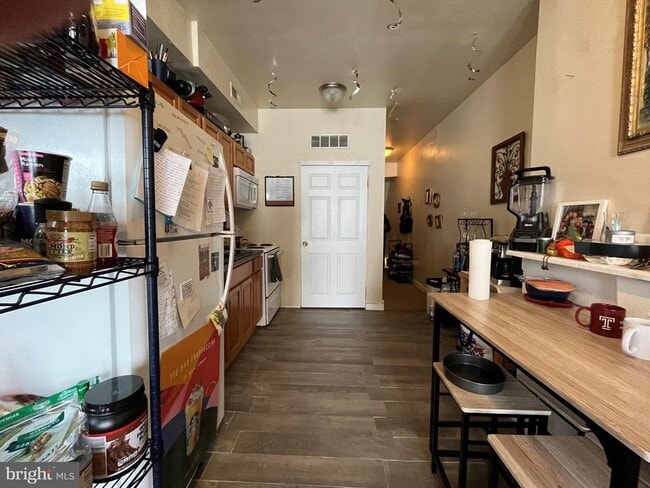 property at 1429 W Norris St