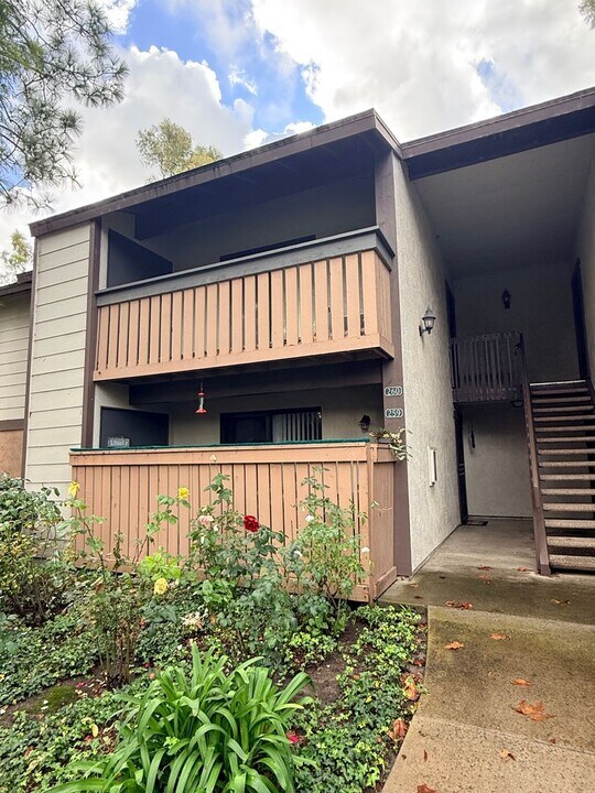 20702 El Toro Rd in Lake Forest, CA - Building Photo