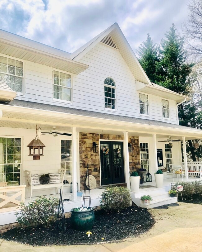 950 Sycamore Dr, Unit Farm in Milton canton