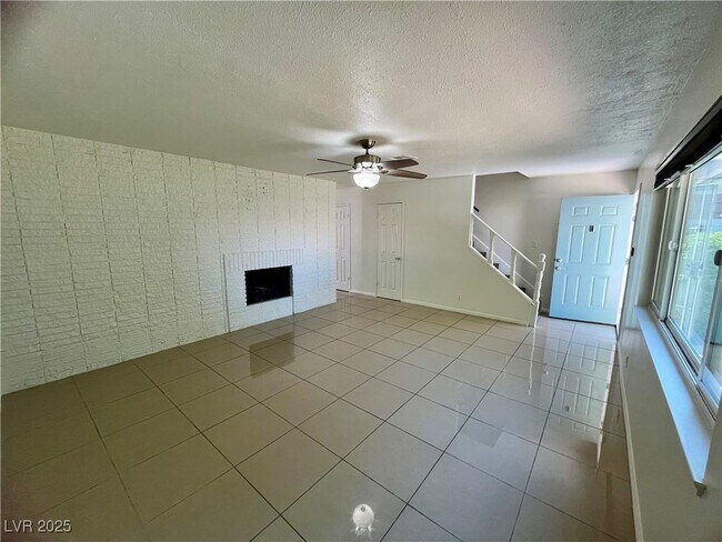 109 Greenbriar Townhouse Way in Las Vegas, NV - Building Photo - Building Photo
