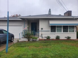 5051 63rd St in San Diego, CA - Building Photo