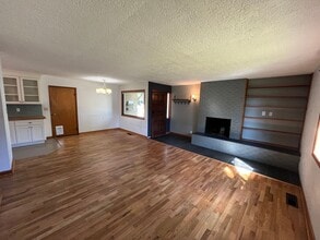 669 NE Lafayette Ave in Bend, OR - Foto de edificio - Building Photo