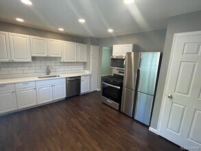 27144 Shelbourne Dr in Warren, MI - Building Photo - Building Photo