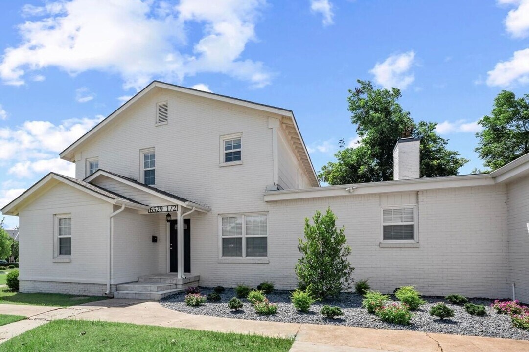 6529 Avondale Dr in Nichols Hills, OK - Building Photo