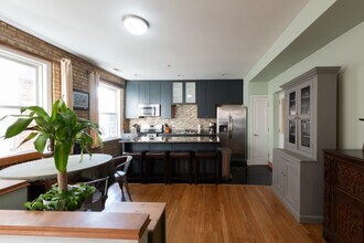 2844 N Harding Ave, Unit 101 in Chicago, IL - Building Photo - Building Photo