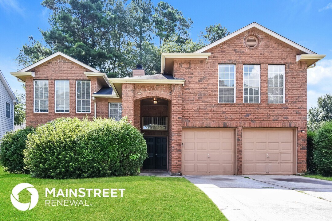 492 Crestwood Ct in Lithonia, GA - Building Photo