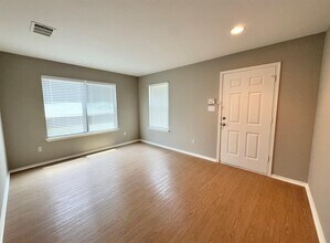 109 Kendall Cove in Elgin, TX - Building Photo - Building Photo
