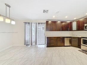 2686 NW 60th Way in Sunrise, FL - Building Photo - Building Photo