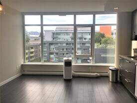 138 W 1st Ave in Vancouver, BC - Building Photo