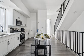 3987 Dalton Ave in Los Angeles, CA - Foto de edificio - Building Photo