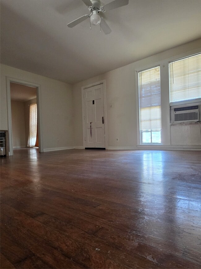 property at 3819 S Shepherd Dr