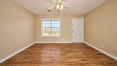 1006 Brooklyn Dr in Springfield, TN - Building Photo - Building Photo