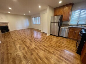3529 E Broadway in Long Beach, CA - Building Photo - Building Photo