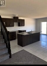 135 Hardcastle Dr in Cambridge, ON - Building Photo - Building Photo