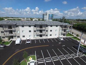 The District in Hialeah, FL - Foto de edificio - Building Photo