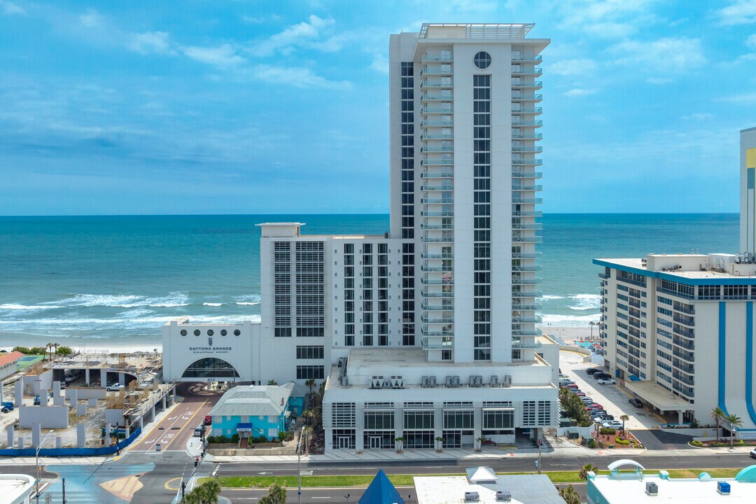 Daytona Beach Convention Hotel & Condominiums in Daytona Beach, FL - Building Photo