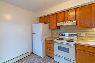 240 Lebanon Ave-Unit -2 in Colchester, CT - Building Photo - Building Photo