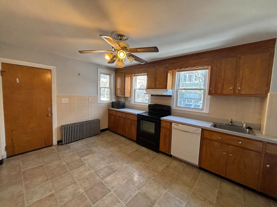 1537 Cambridge St, Unit 1 in Cambridge, MA - Foto de edificio