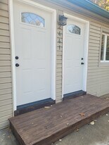 2441 Sandpoint Rd, Unit Apartment 2 in Fort Wayne, IN - Building Photo