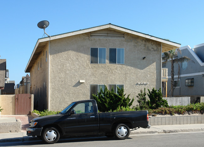 5150 Neptune Sq. in Oxnard, CA - Foto de edificio - Building Photo