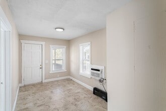 1228 Upton Ct S in St. Petersburg, FL - Building Photo - Building Photo