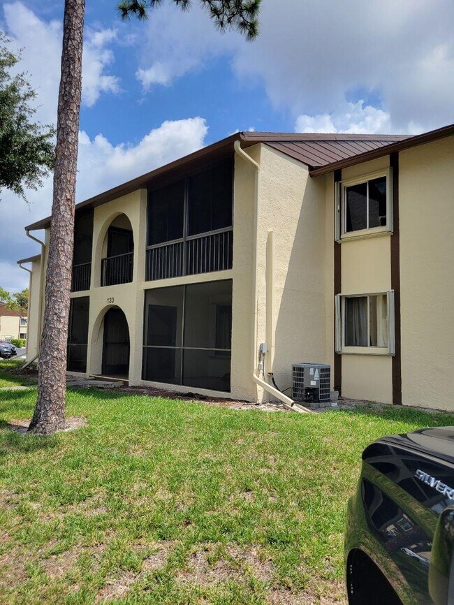 130 Lake Pine Cir in Greenacres, FL - Building Photo - Building Photo