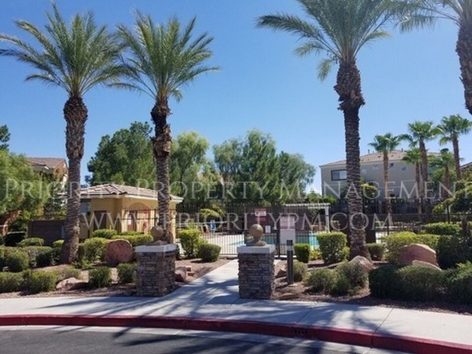 9303 Gilcrease Ave in Las Vegas, NV - Building Photo