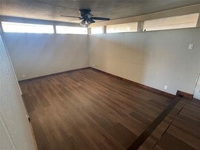 1742 Neptune Dr in Clinton, OK - Building Photo - Building Photo