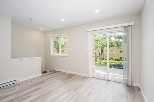 354 Edison Ave in Winnipeg, MB - Building Photo - Building Photo