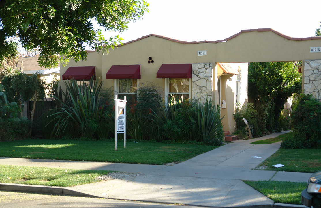 530 E Windsor Rd in Glendale, CA - Building Photo