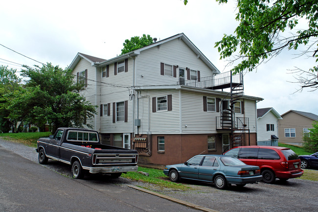 1011 E Harper Ave in Maryville, TN - Foto de edificio - Building Photo