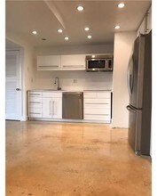 9800 W Bay Harbor Dr in Bay Harbor Islands, FL - Building Photo - Building Photo