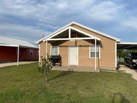 425 Sparrow Ln in Clyde, TX - Building Photo