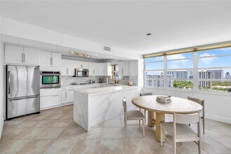 2750 NE 183rd St, Unit 2202 in Aventura, FL - Building Photo - Building Photo