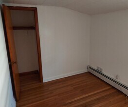 48 W 32nd St in Bayonne, NJ - Building Photo - Building Photo