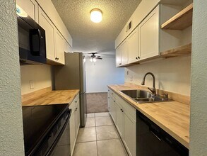 140 E Highline Cir in Centennial, CO - Building Photo - Building Photo