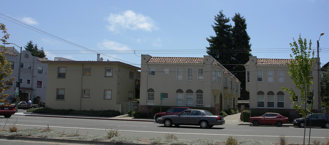 3933-3939 Webster St in Oakland, CA - Building Photo