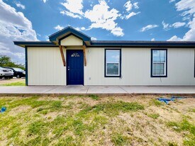 324 37th St in Lubbock, TX - Building Photo