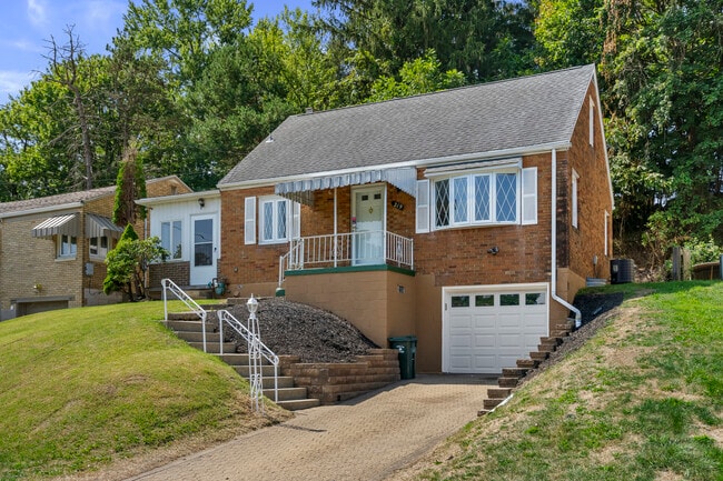 219 Carmella Dr in White Oak, PA - Building Photo - Building Photo