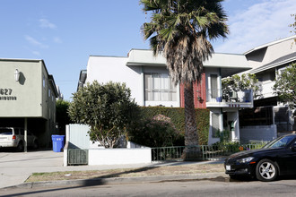 3623 Clarington Ave in Los Angeles, CA - Foto de edificio - Building Photo