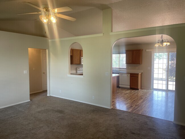 518 Cornwall Way in Fruitland, ID - Building Photo - Building Photo