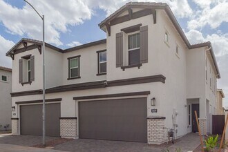 5039 E Campo Bello Dr in Scottsdale, AZ - Building Photo - Building Photo