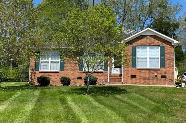 828 Mulberry Dr in Columbia, TN - Building Photo - Building Photo