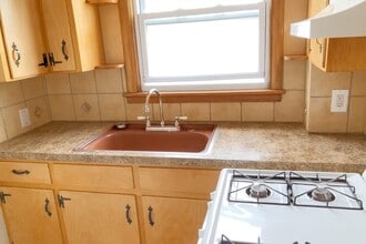 76 Buffinton St in Fall River, MA - Building Photo - Building Photo